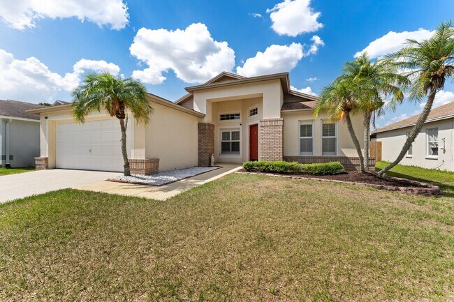 Building Photo - Absolutely stunning executive (LARGE) 3 BR / 2 BA / 2 Car Garage home in the highly sought after ...