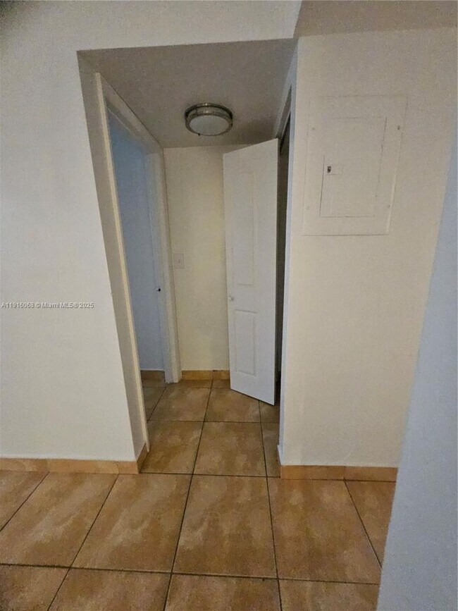 Foto del edificio - 11570 NW 42nd St