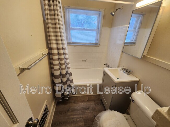 Foto del edificio - 12000 Plainview Ave