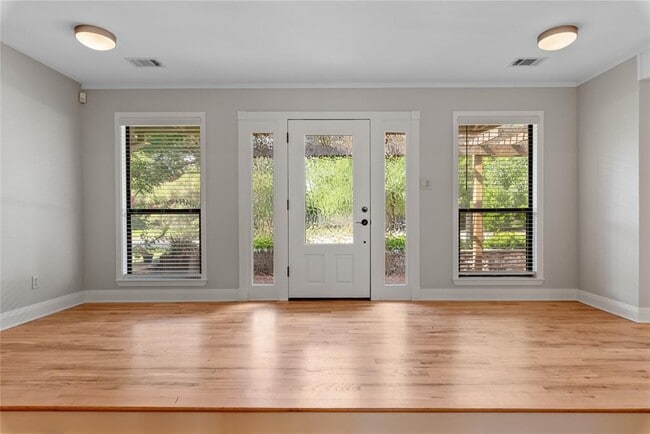 Building Photo - 700 Grey Fox Trail