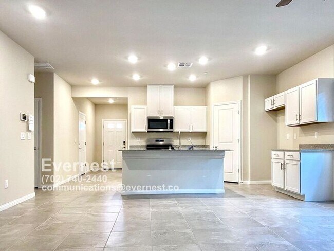 Foto del edificio - 1-Story Smart Home with Chef-Style Kitchen...