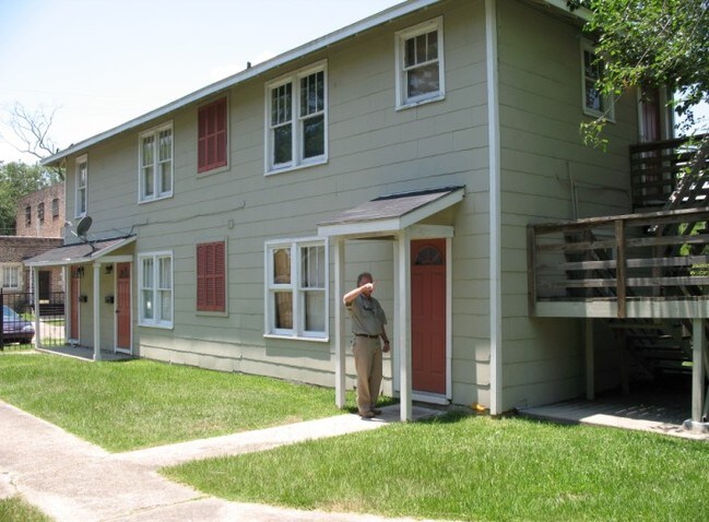 Building Photo - 159 Everett St