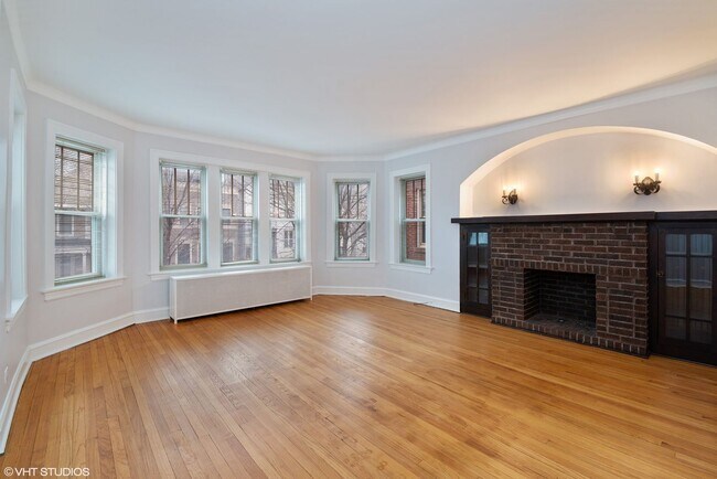 Living Room - 3730 N Marshfield Ave