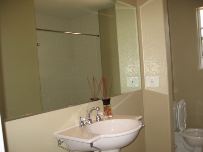 Foto del edificio - 10072 Roseview Dr