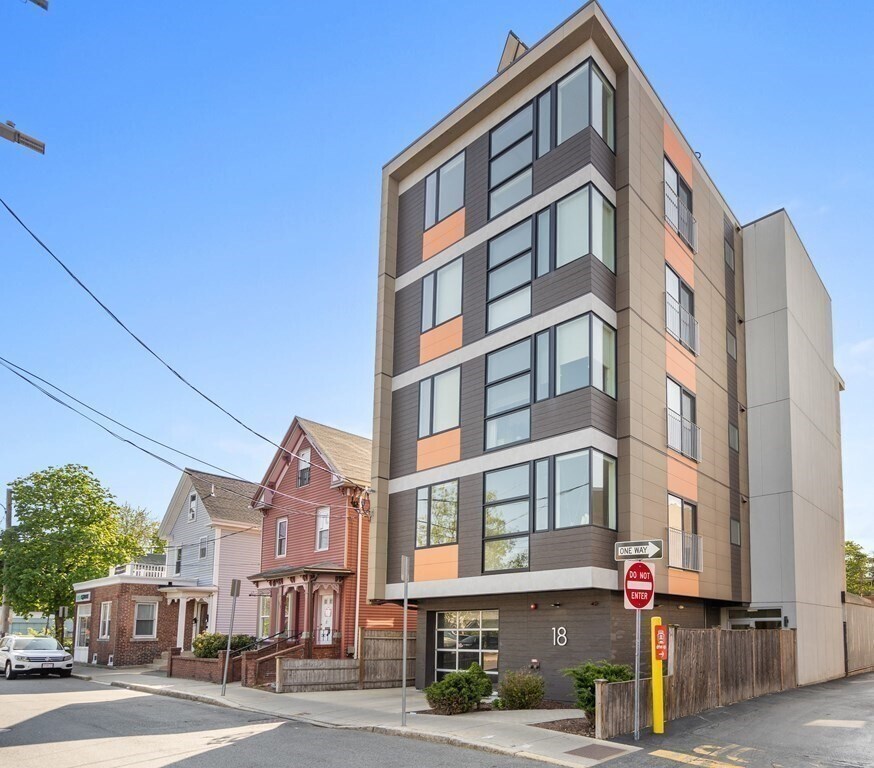 Primary Photo - 18 White St