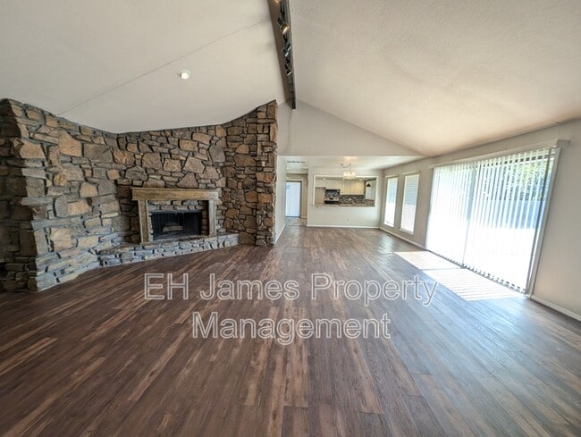 Building Photo - 8440 E 64th Pl