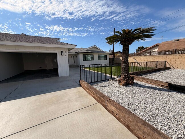 Foto del edificio - Beautiful 4 Bedroom Cypress House For Rent...