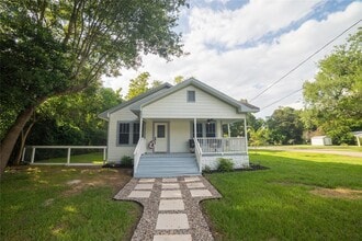 Building Photo - 420 N Live Oak St
