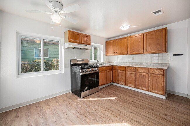 Foto del edificio - Fantastic House In Desirable Englewood Nei...