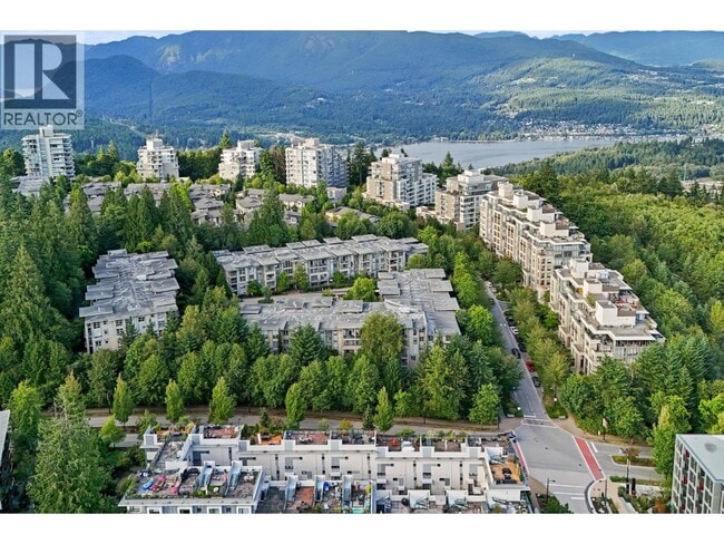 Photo du bâtiment - 9339 University Crescent