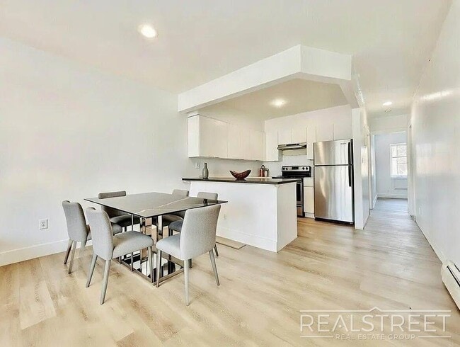 Building Photo - Decatur Street