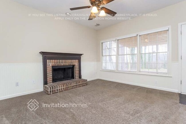 Foto del edificio - 7010 Surrey Dr