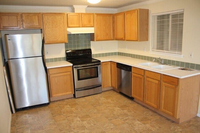Building Photo - 2 br, 1 bath House - 11631 SE Fuller Rd
