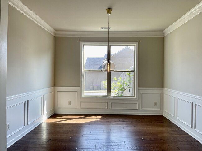 Building Photo - 7531 Silk Tree Pointe