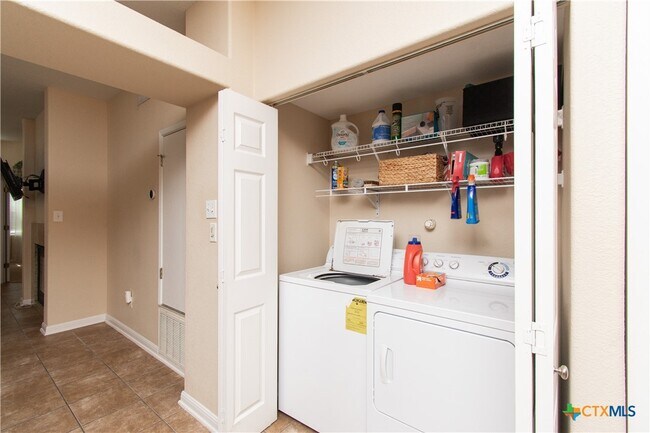 Building Photo - 421 Shadow Point