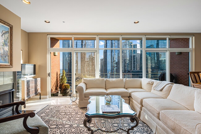 Foto del edificio - 445 E North Water St