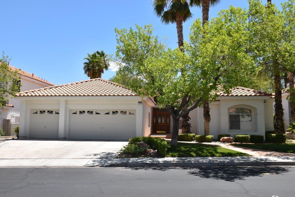 Foto principal - Gorgeous 4 bedroom single story home with ...