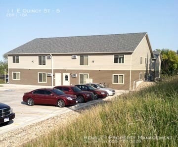Primary Photo - 11 E Quincy St