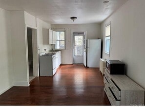Building Photo - 364 Ashford Ave