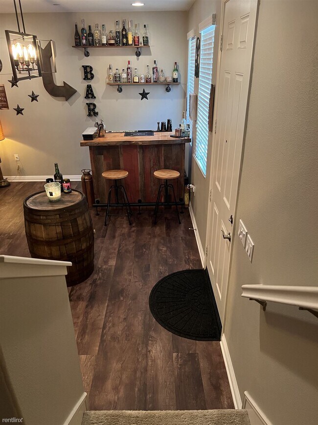 Building Photo - 2 br, 2.5 bath Townhome - 6379 Aquila Way