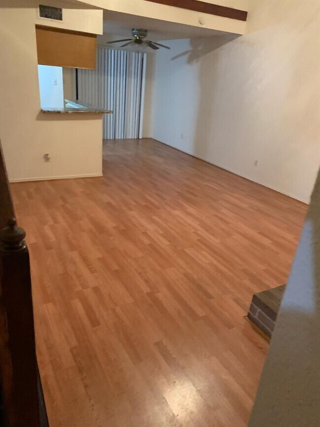 Foto del edificio - 5622 Gineridge Dr