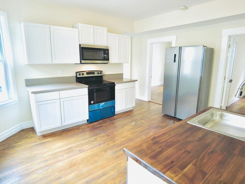 6 Moen St Unit 2, Worcester, MA 01605 Room for Rent in Worcester, MA