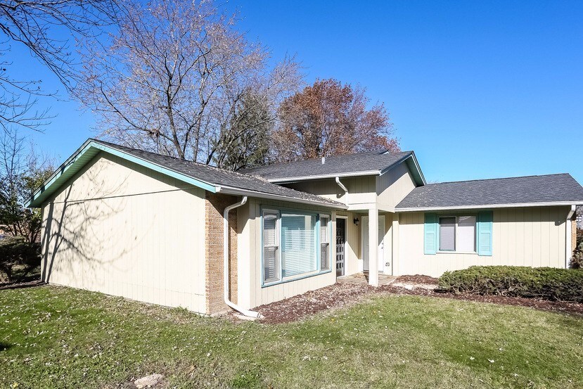 Foto principal - 22650 Lakeshore Dr