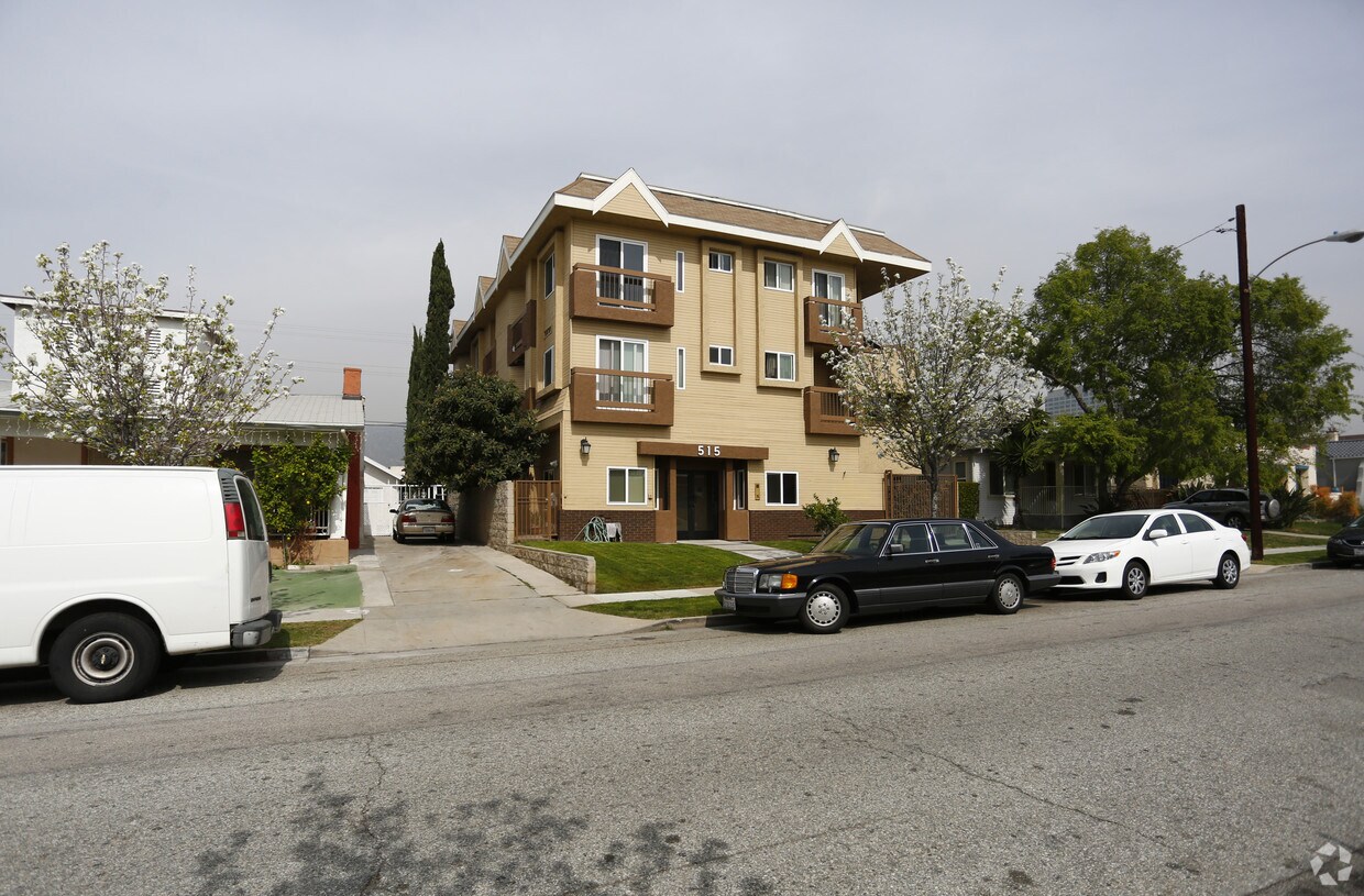 Building Photo - 515 W Lexington Dr