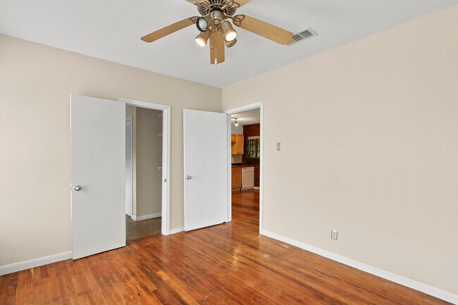 Building Photo - 405 N Prairie Ave