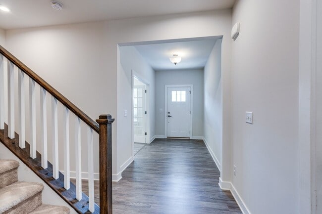 Building Photo - 3404 Woodcrest Ct