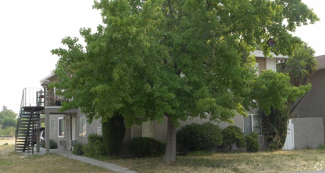 Foto del edificio - 1706 Sycamore Dr