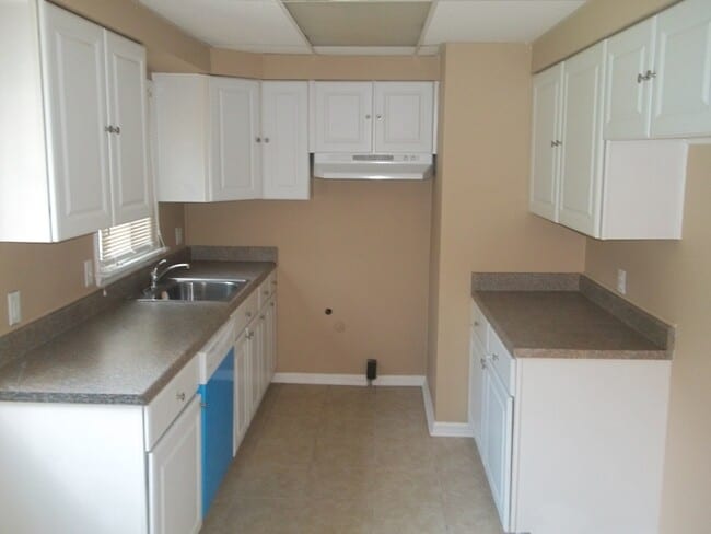 Building Photo - 1303 Highland St