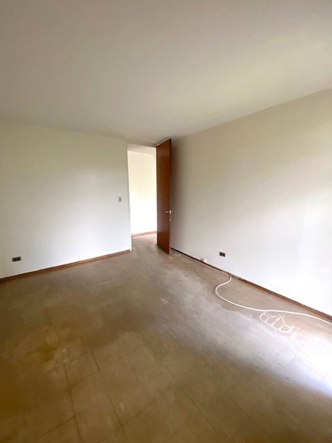 Foto del edificio - 1 Bedroom / 1 Bath at the Queen Emma Gardens