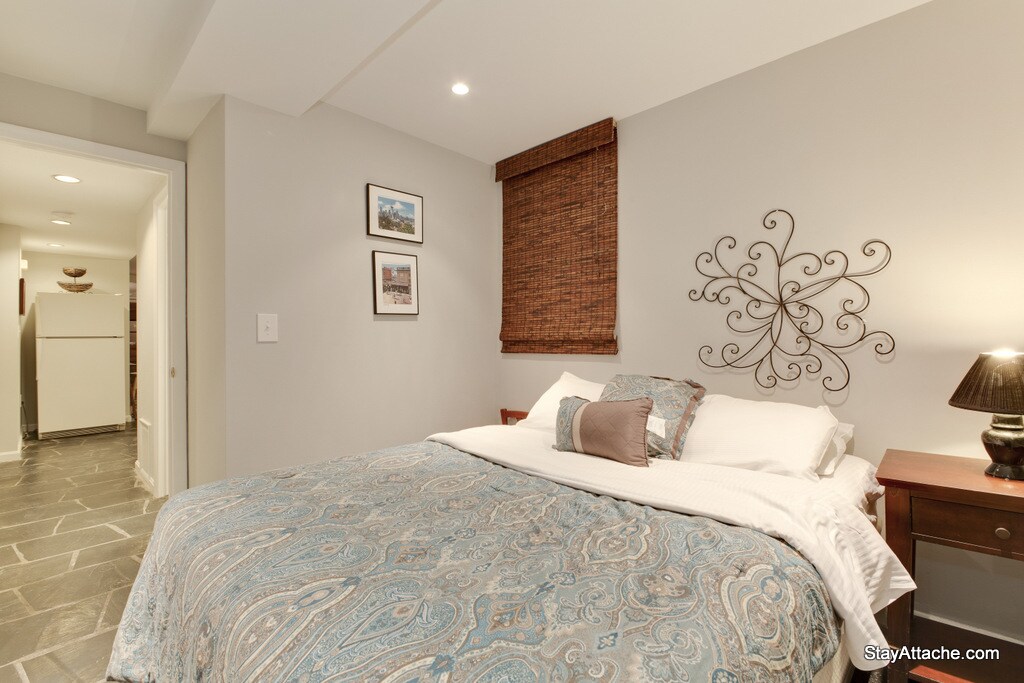 Foto principal - 2434 20th Street NW Apt B