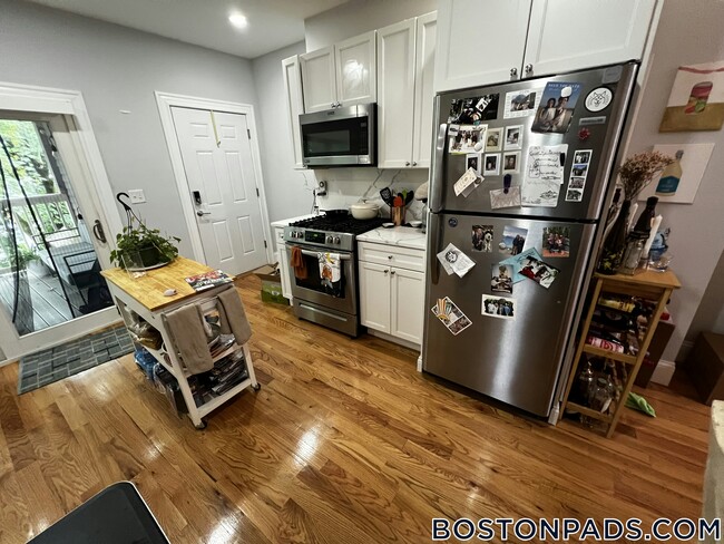 Building Photo - 372 Oxford St