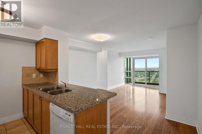 Building Photo - 15 Greenview Ave