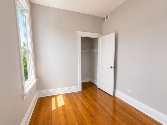 Foto del edificio - 4615 S Vincennes Ave