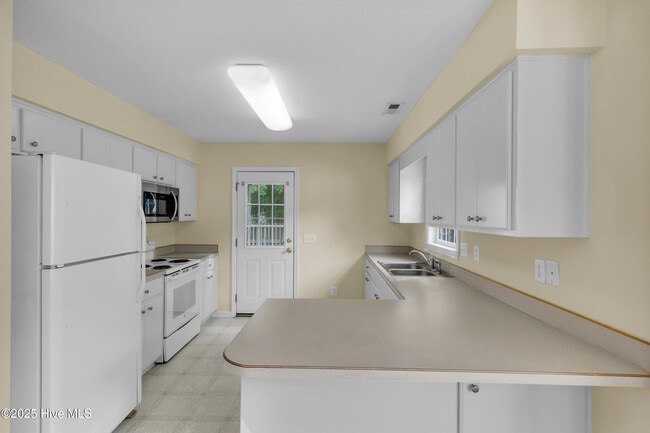 Building Photo - 205 Buckskin Dr
