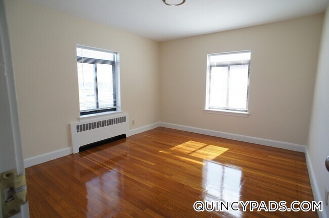 Foto del edificio - 429 Newport Ave