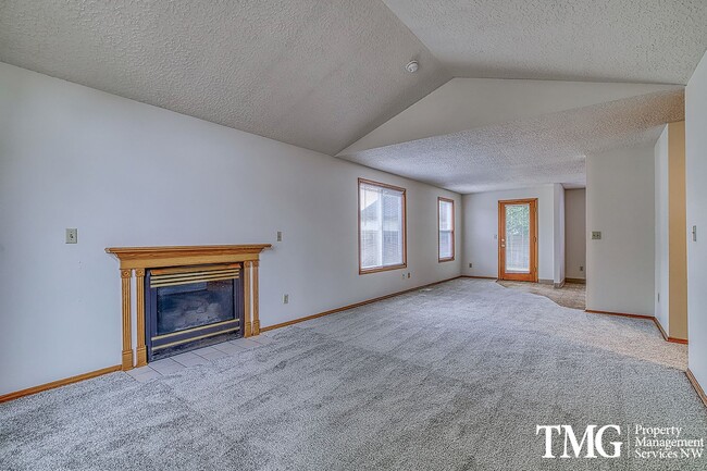 Building Photo - 2611 NE 99th Ave