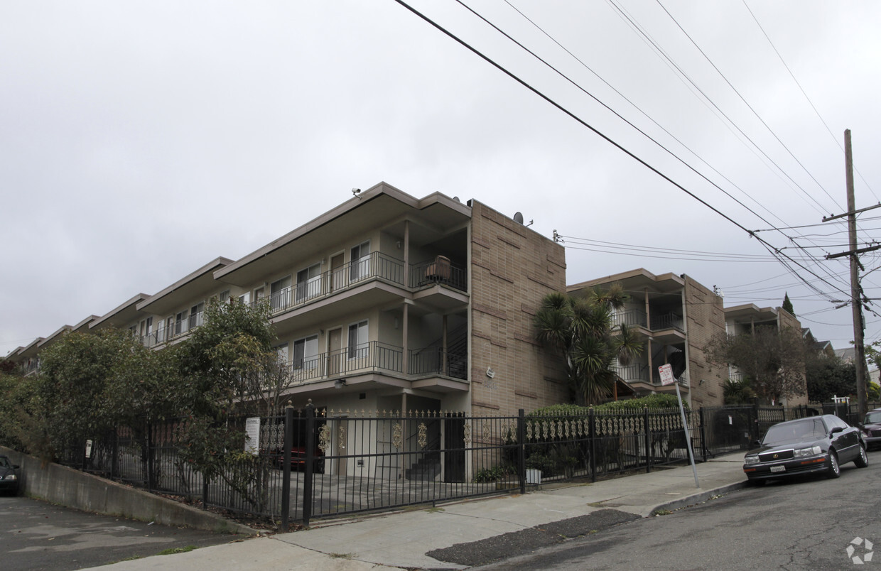 Building Photo - Glenview Apartments