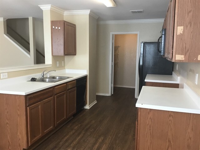Foto del edificio - 2804 Lake Vista Dr