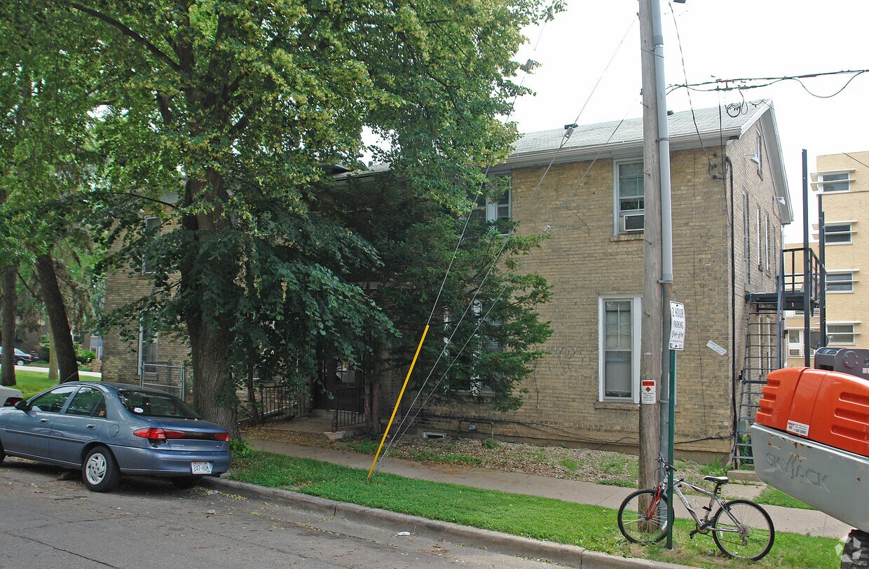 Building Photo - 424 Wisconsin Ave