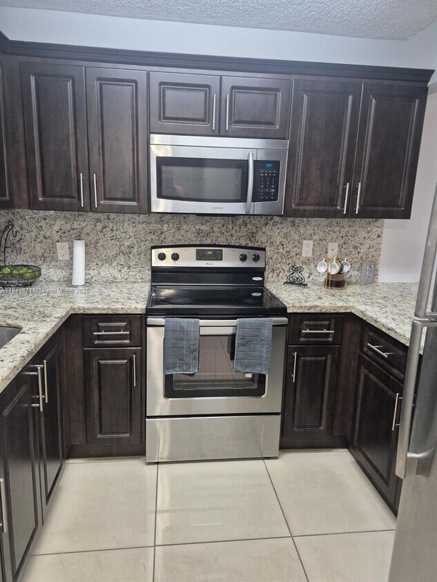 Foto principal - 7865 W 30th Ct