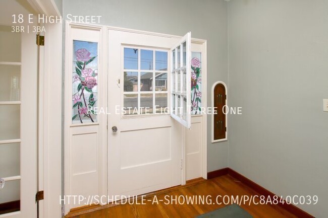 Building Photo - Colonial Style Watsonville Home