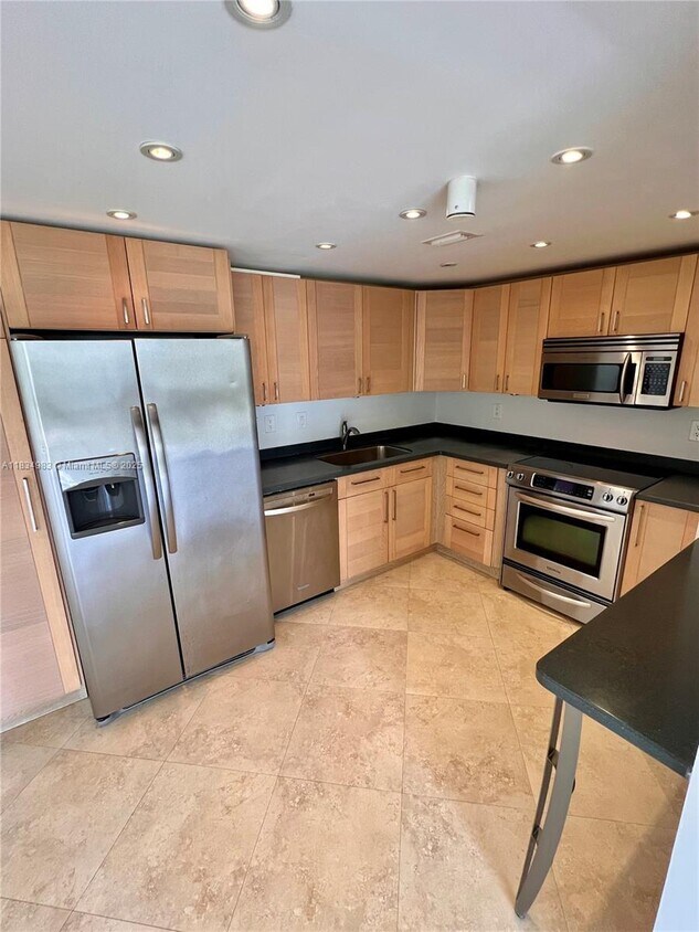 Foto principal - 2 bedroom in Sunny Isles Beach FL 33160