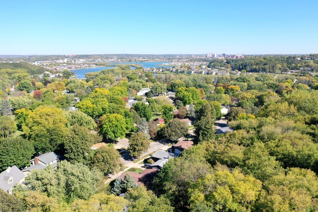Building Photo - 3910 Manor Woods Dr NW