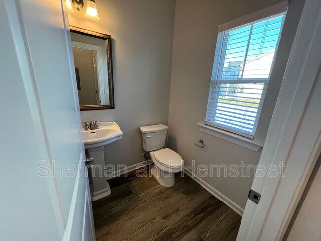 Foto del edificio - 7058 Hummingbird Dr