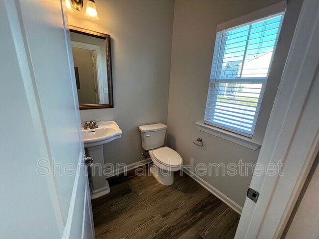 Building Photo - 7058 Hummingbird Dr