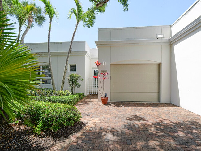 Building Photo - 8367 Baytree Dr